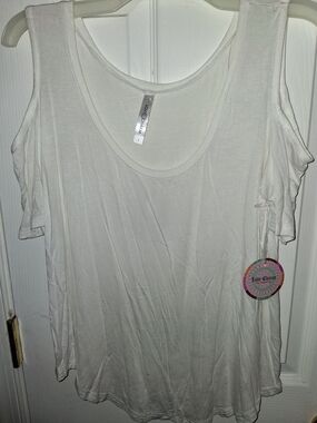 Love & Charm Women’s White Cold-Shoulder Scoop Neck Top